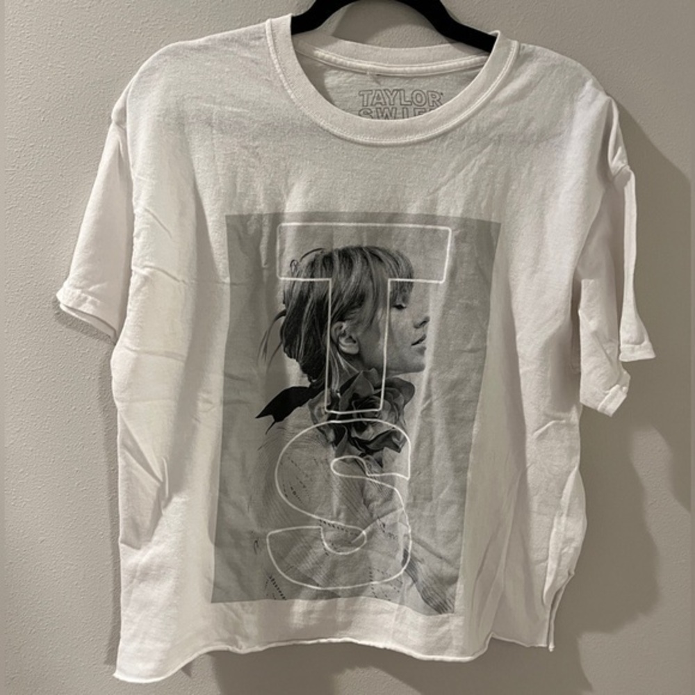 Taylor Swift Women's Large White‎ Graphic T Shirt TS Album Photo Tee